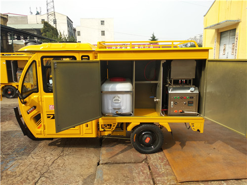 移動(dòng)蒸汽洗車機(jī)內(nèi)部配置展示